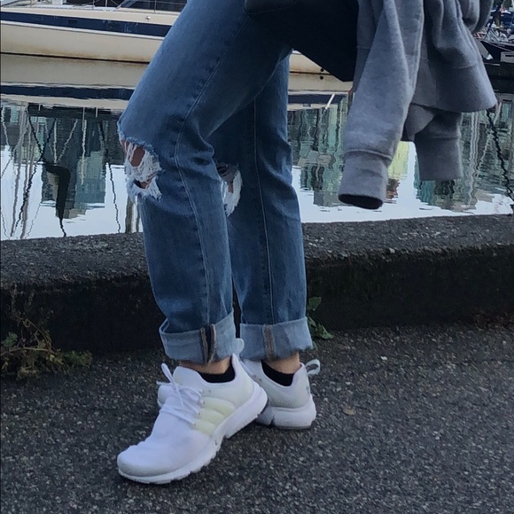 Ripped Mom Jeans - Picture 3 of 3